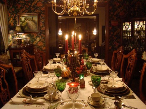 fresh-thanksgiving-dinner-table-on-dining-room-with-family